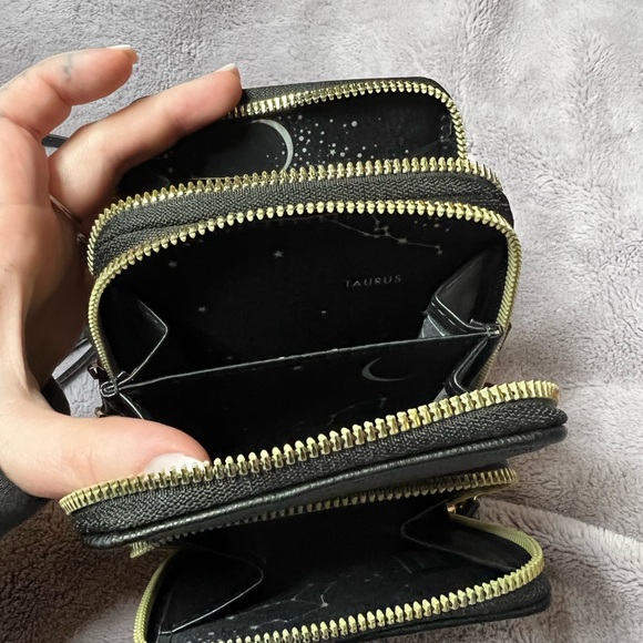 Crossbody - Picture 4 of 5